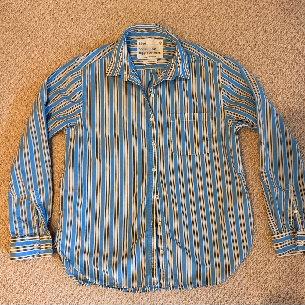 Unsubscribed button down shirt size S